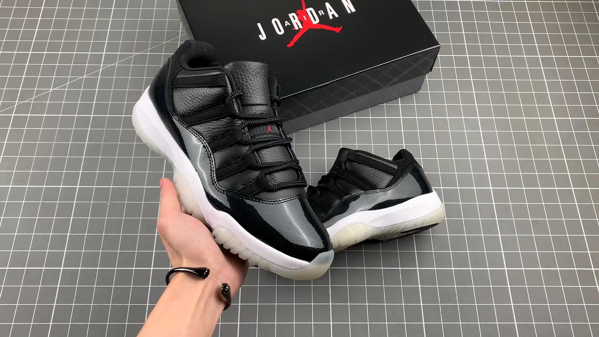 JORDAN 11 RETRO LOW 72 10 - NeoLux