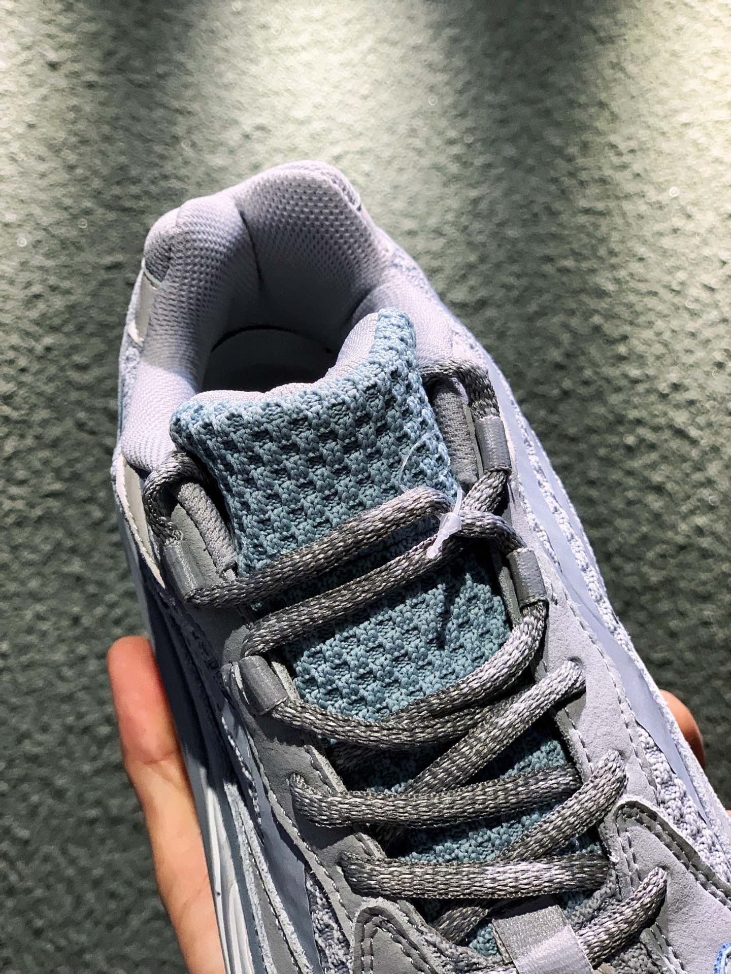 YEEZY BOOST 700 V2 Inertia - NeoLux