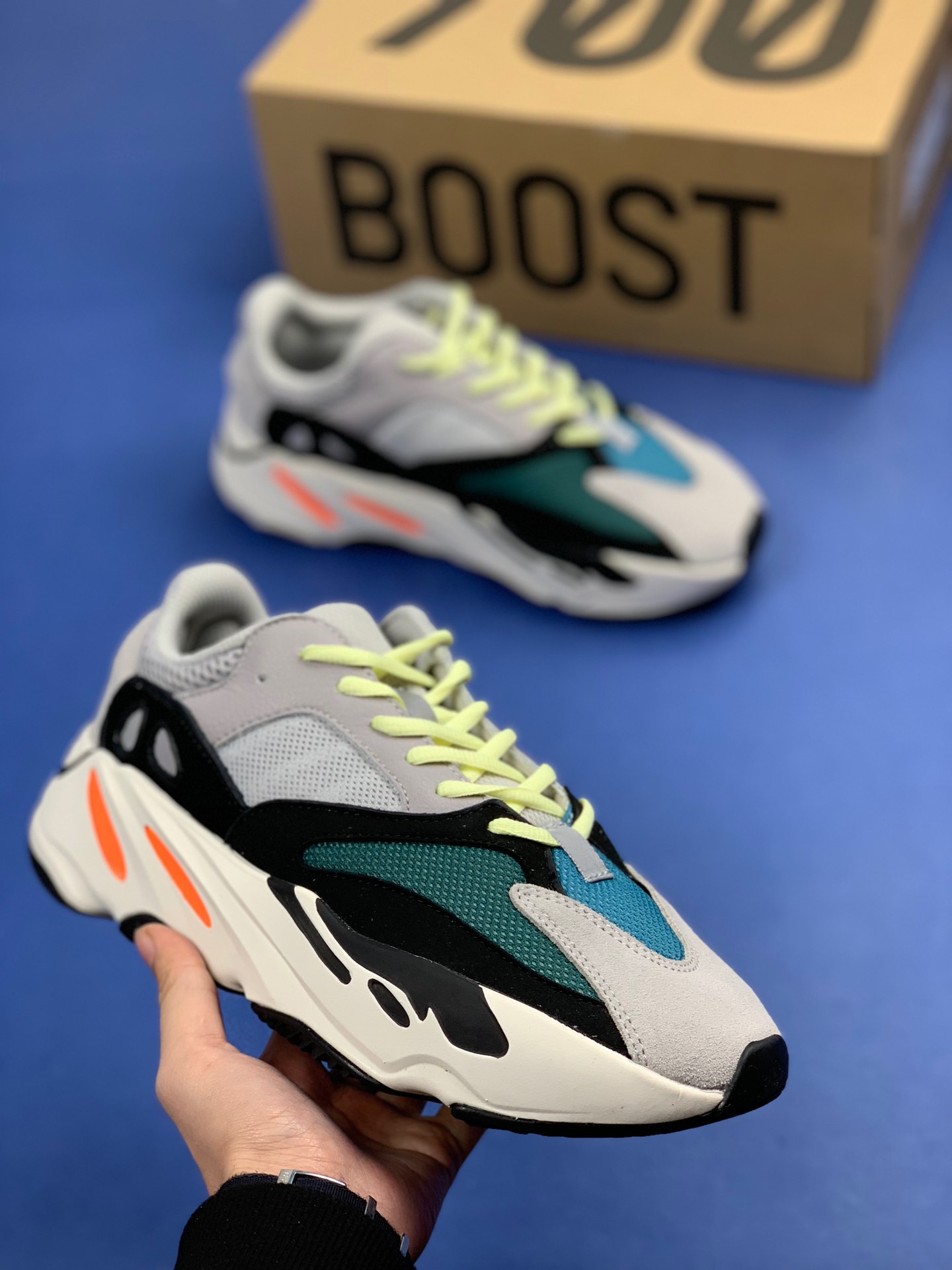 YEEZY BOOST 700 Wave Runner 2023 - NeoLux
