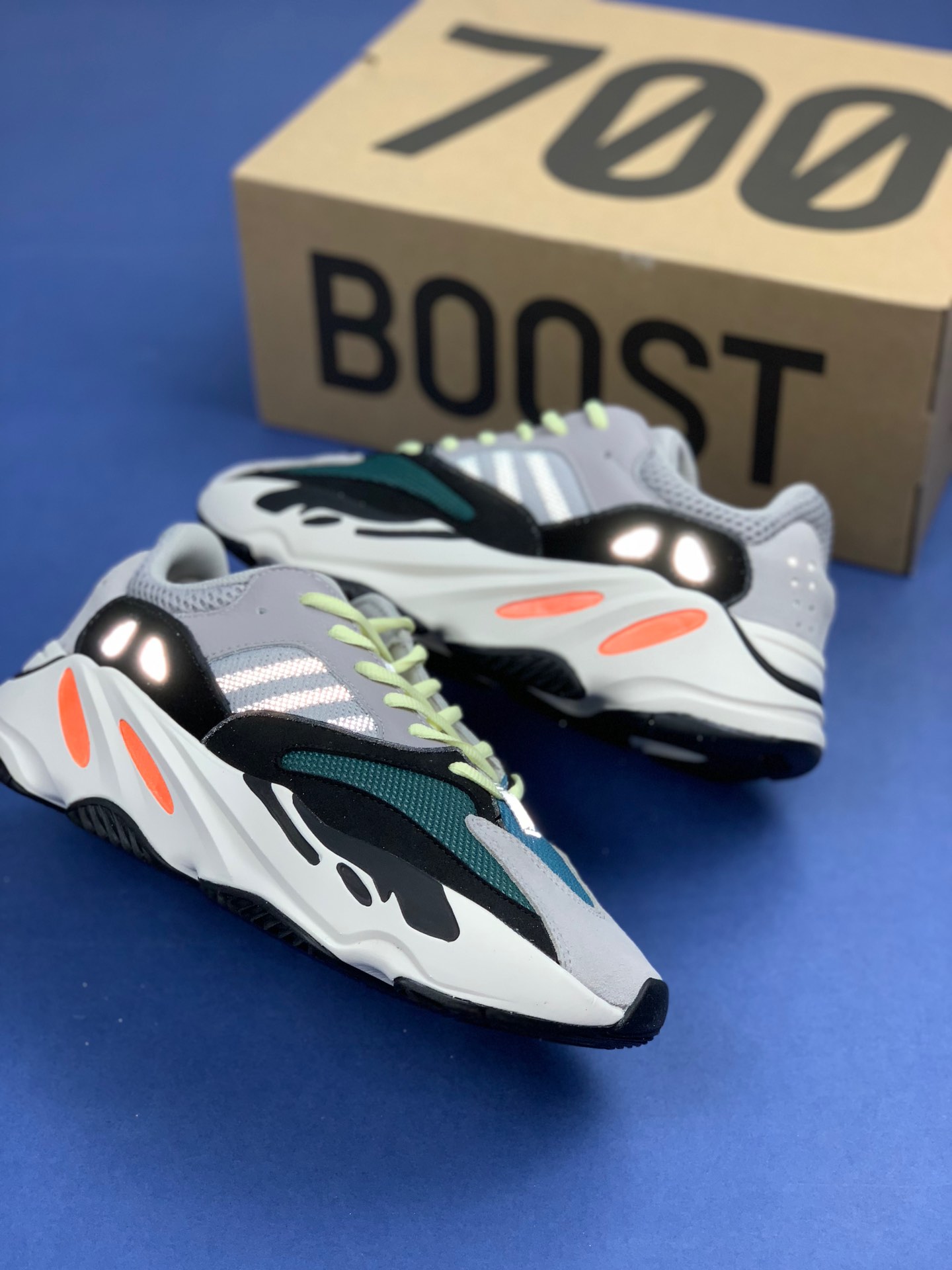 YEEZY BOOST 700 Wave Runner 2023 - NeoLux