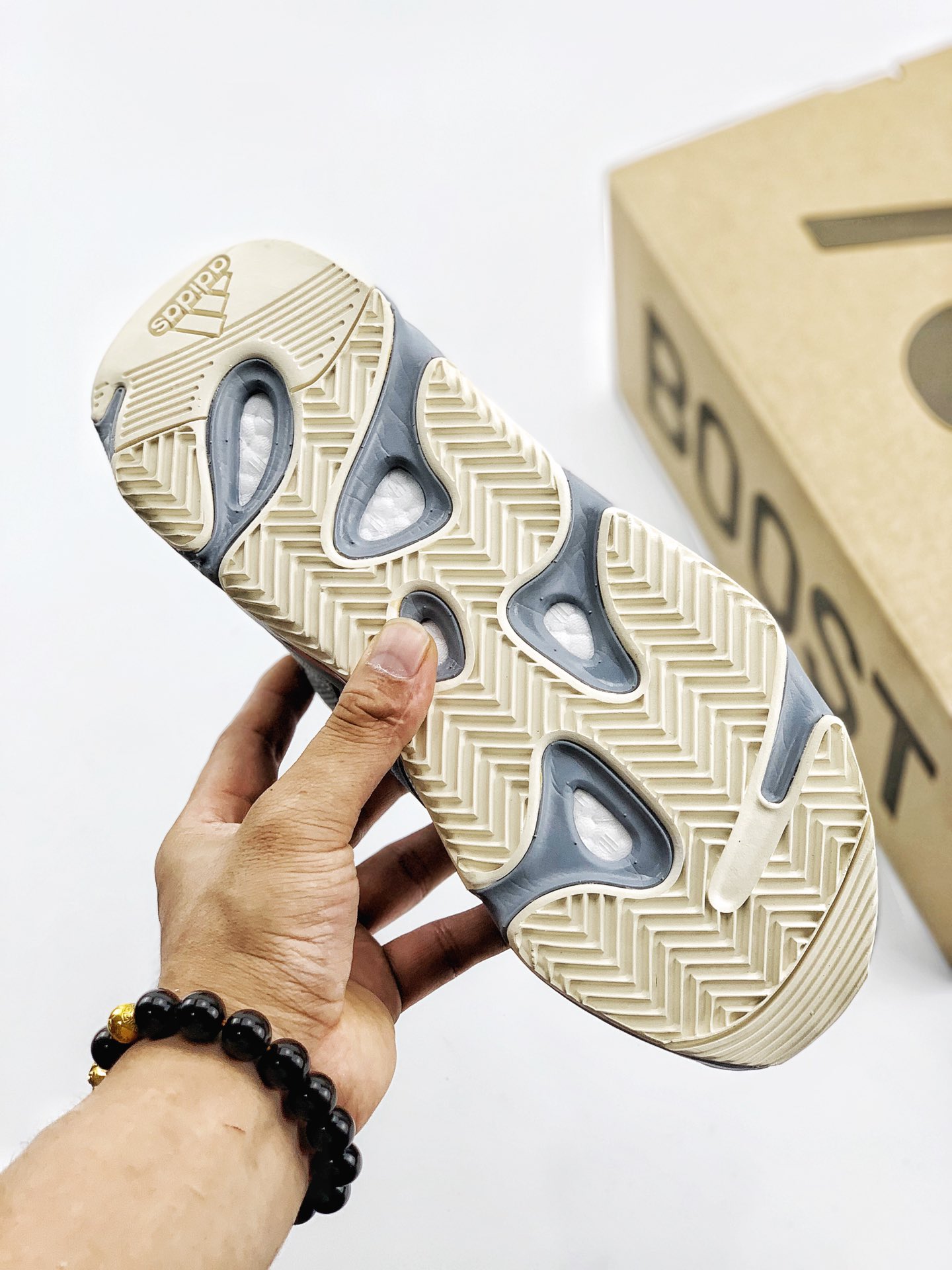 YEEZY BOOST 700 Inertia - NeoLux