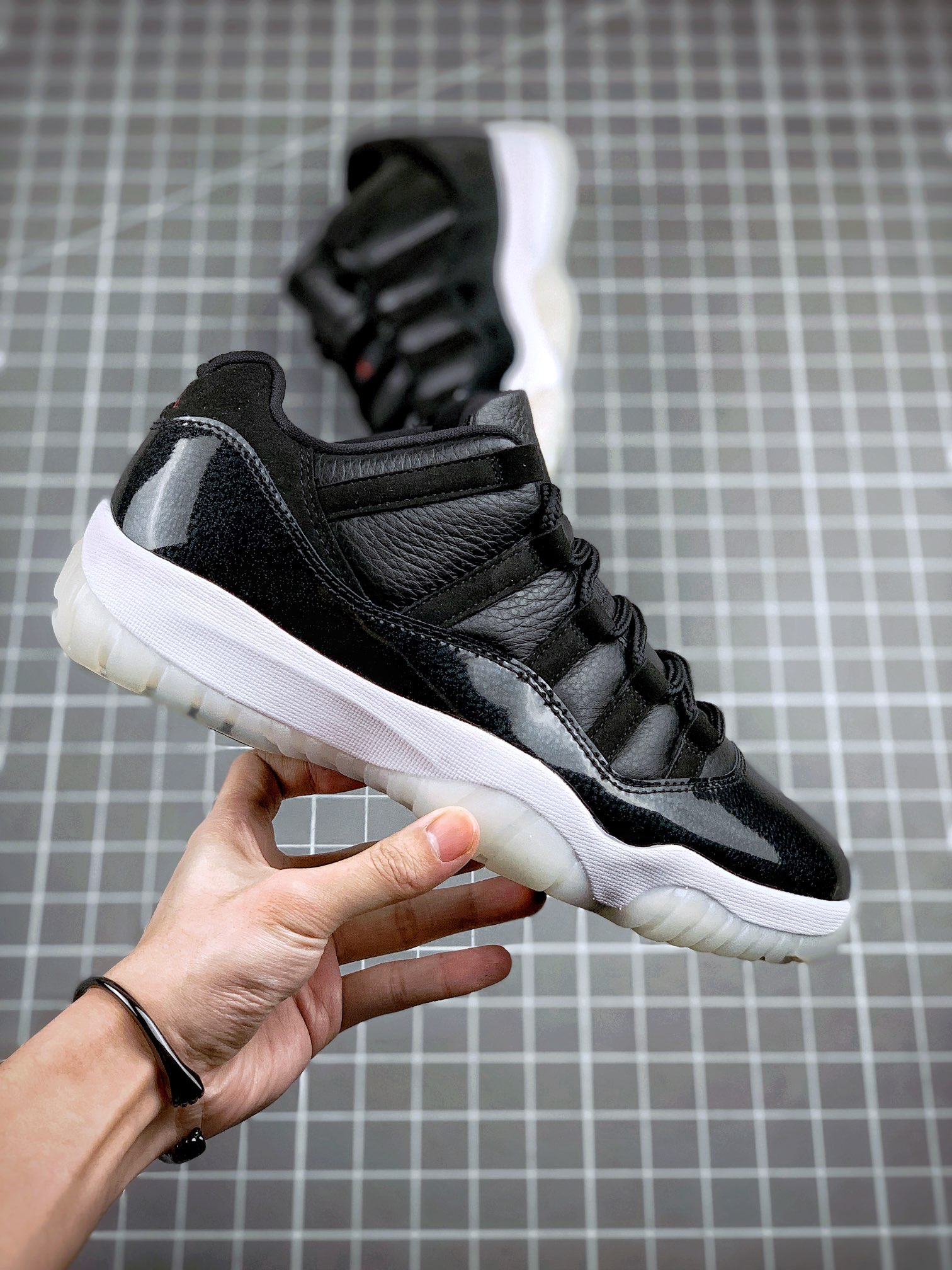 JORDAN 11 RETRO LOW 72 10 - NeoLux