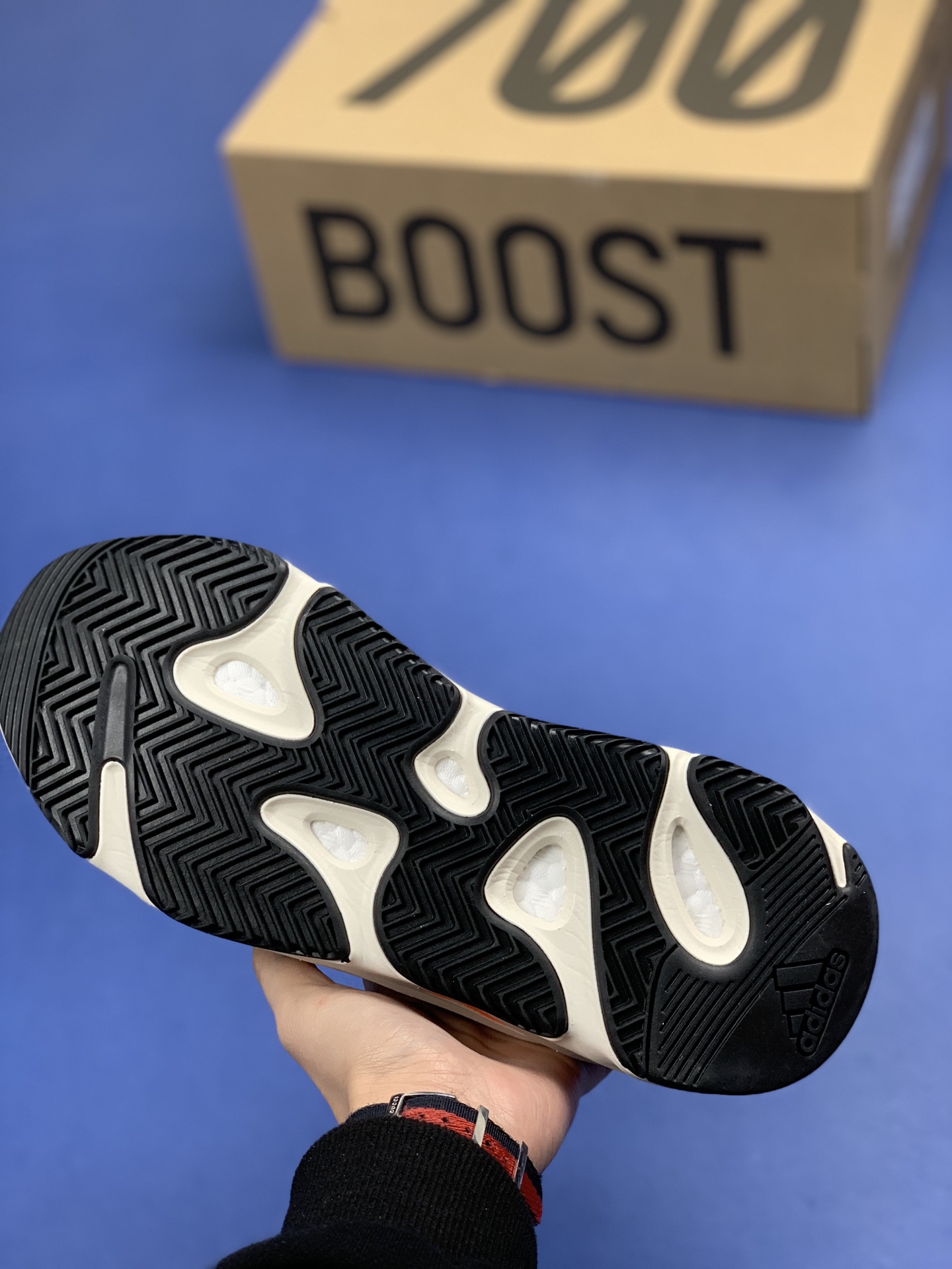 YEEZY BOOST 700 Wave Runner 2023 - NeoLux