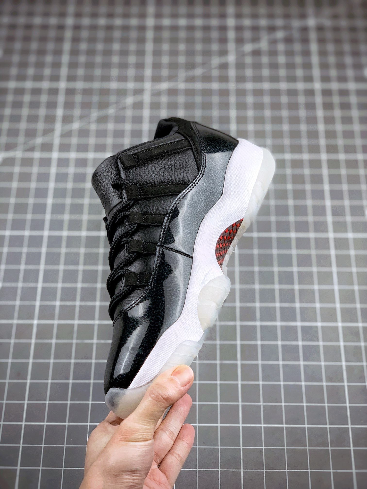 JORDAN 11 RETRO LOW 72 10 - NeoLux