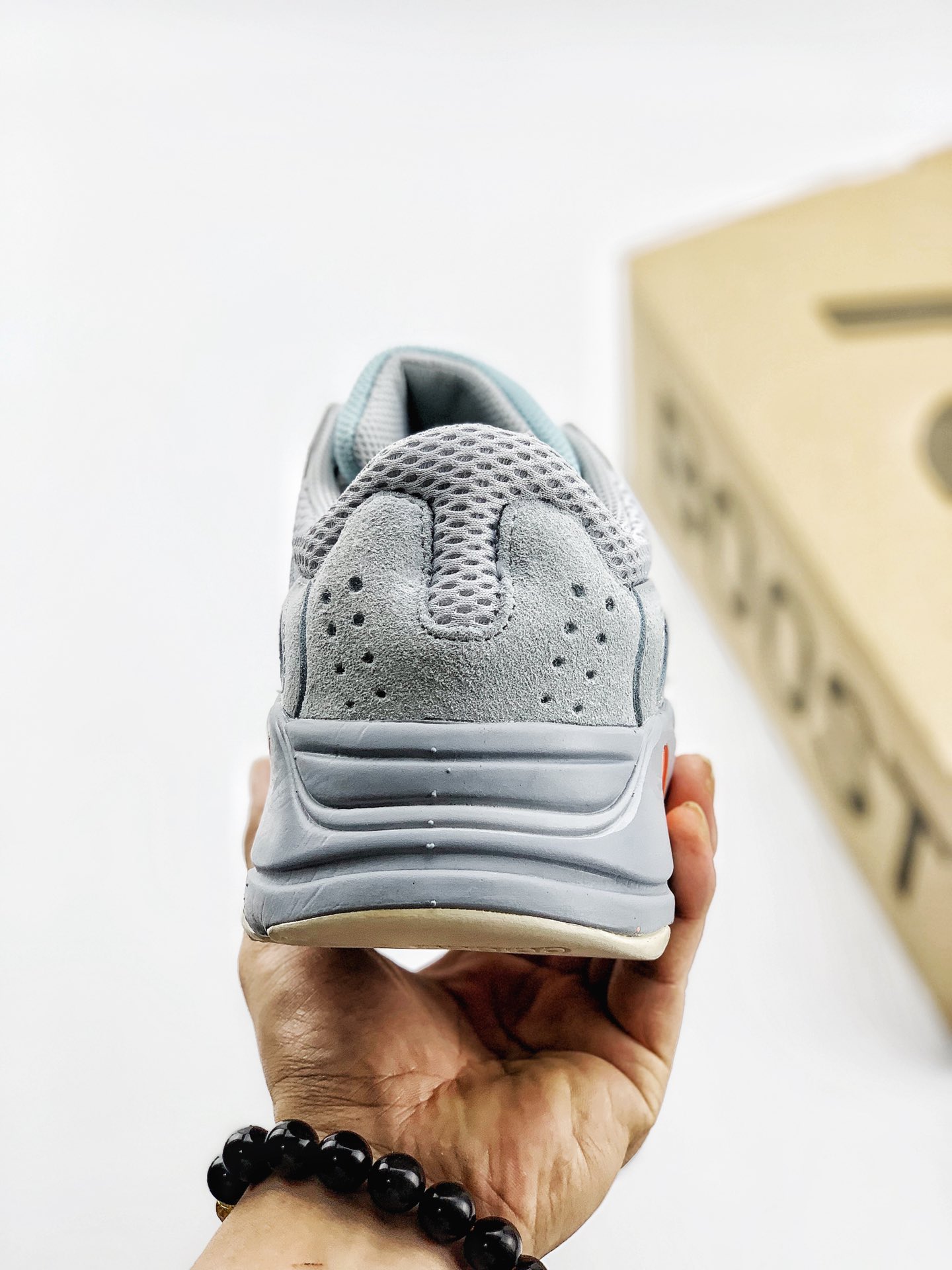 YEEZY BOOST 700 Inertia - NeoLux