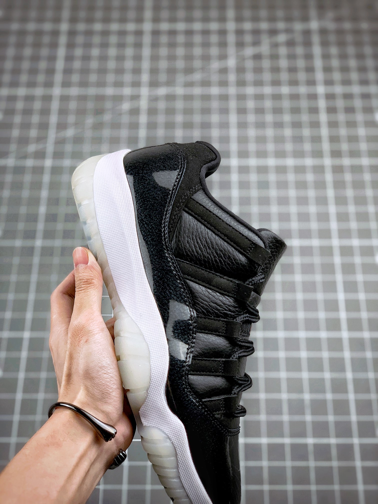 JORDAN 11 RETRO LOW 72 10 - NeoLux