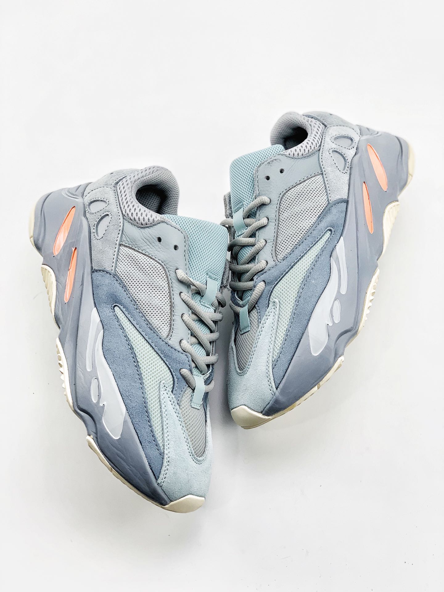 YEEZY BOOST 700 Inertia - NeoLux