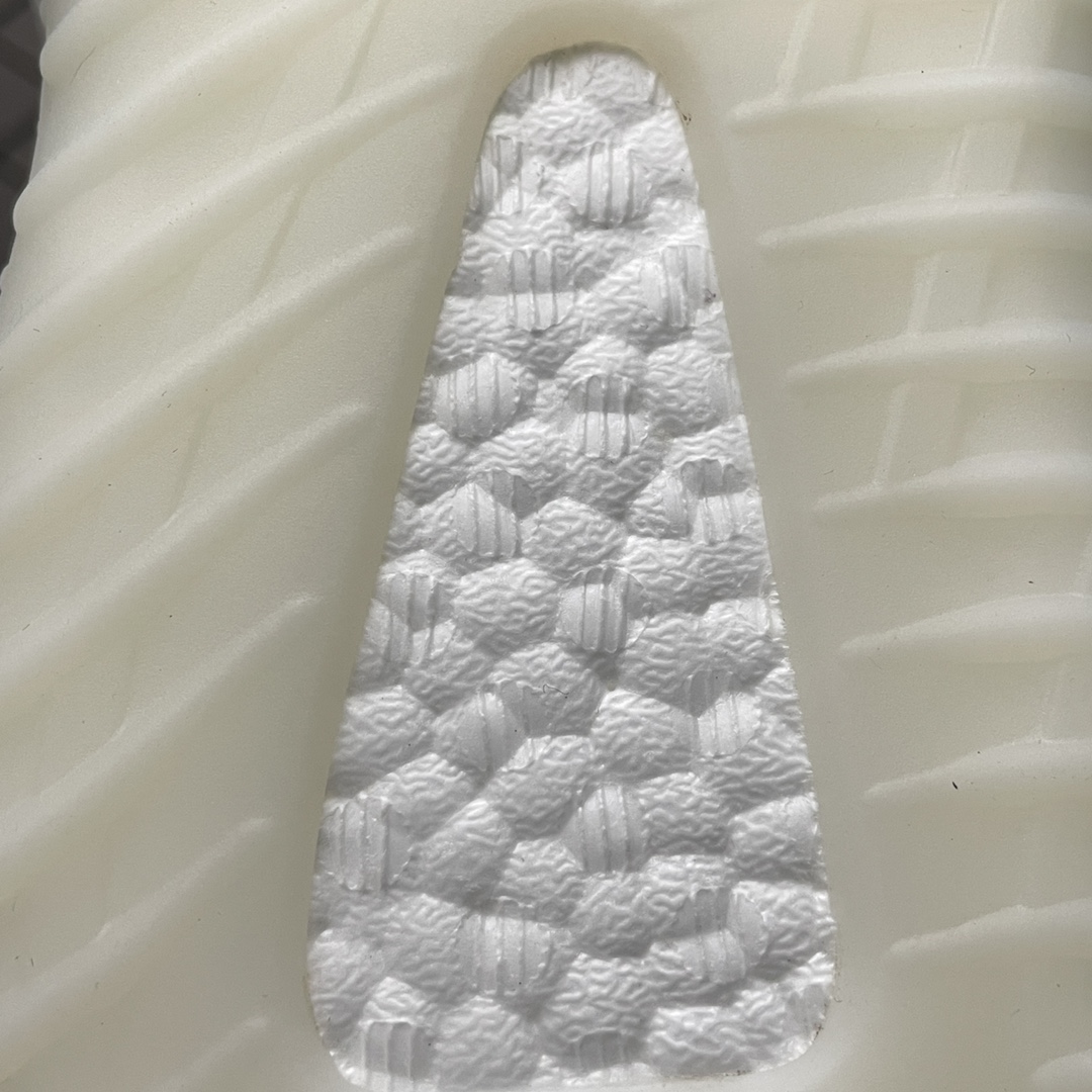 YEEZY BOOST 350 V2 Cream White/Triple White - NeoLux