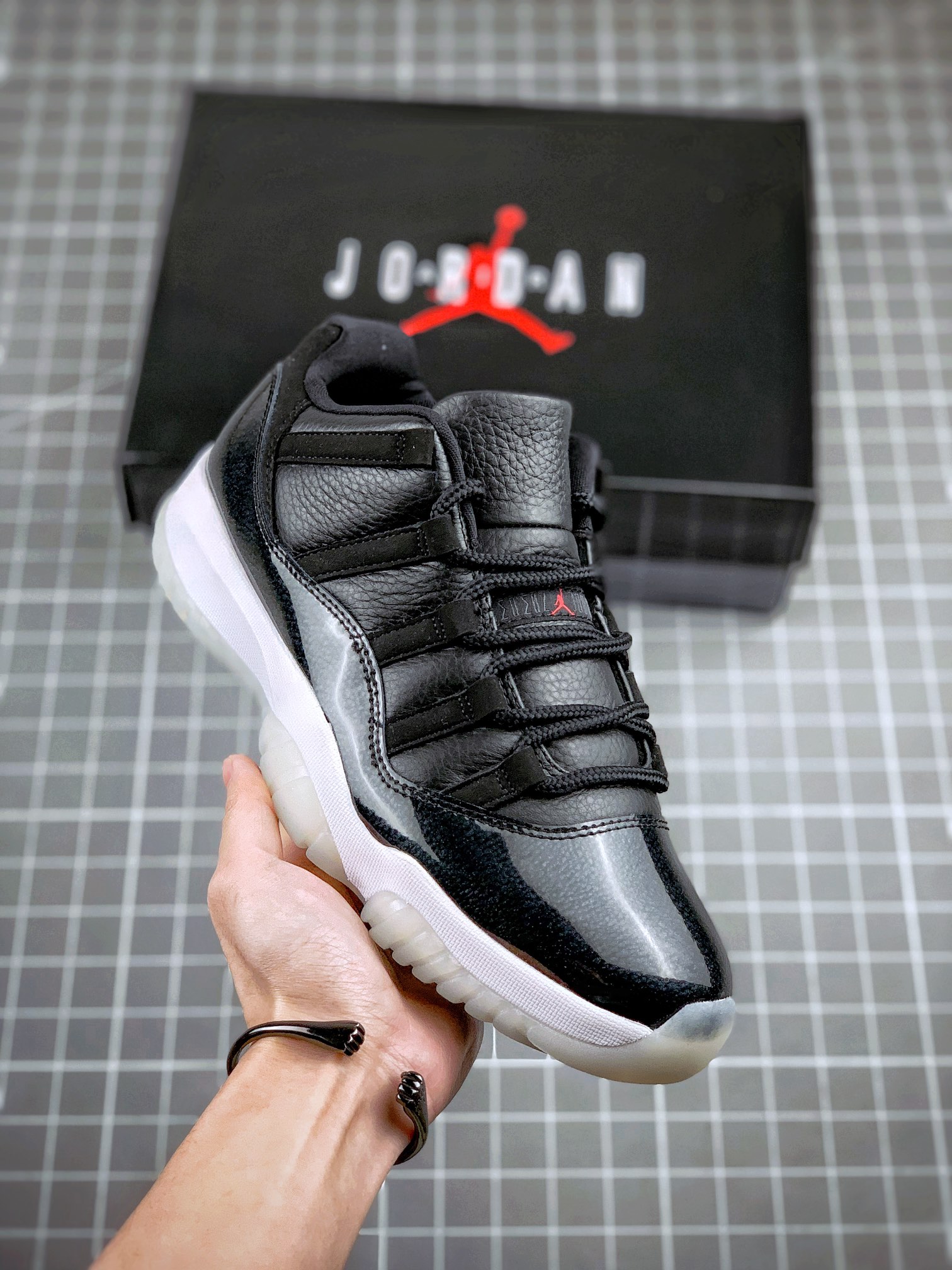 JORDAN 11 RETRO LOW 72 10 - NeoLux