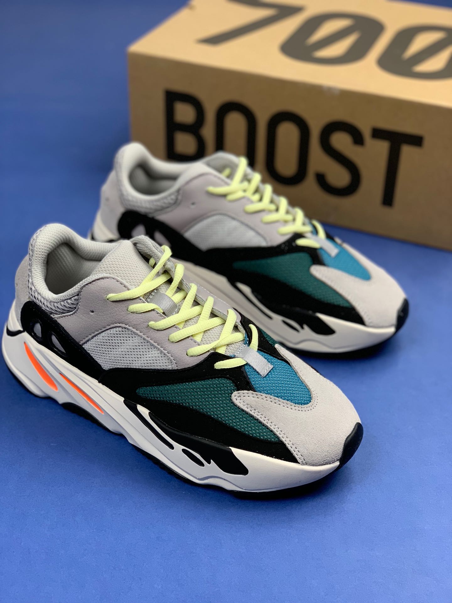 YEEZY BOOST 700 Wave Runner 2023 - NeoLux