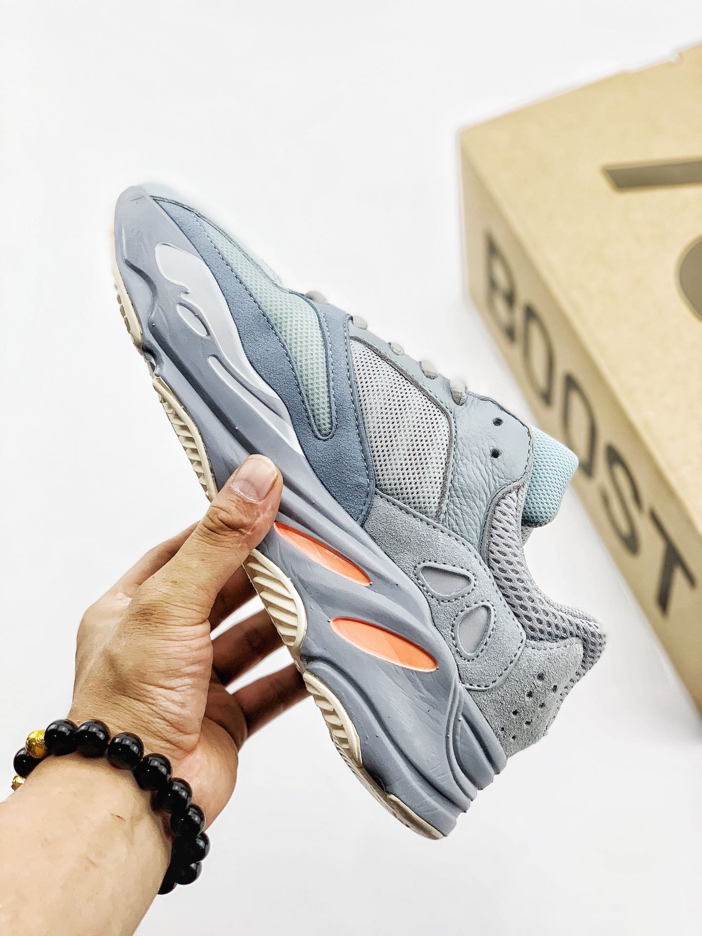 YEEZY BOOST 700 Inertia - NeoLux