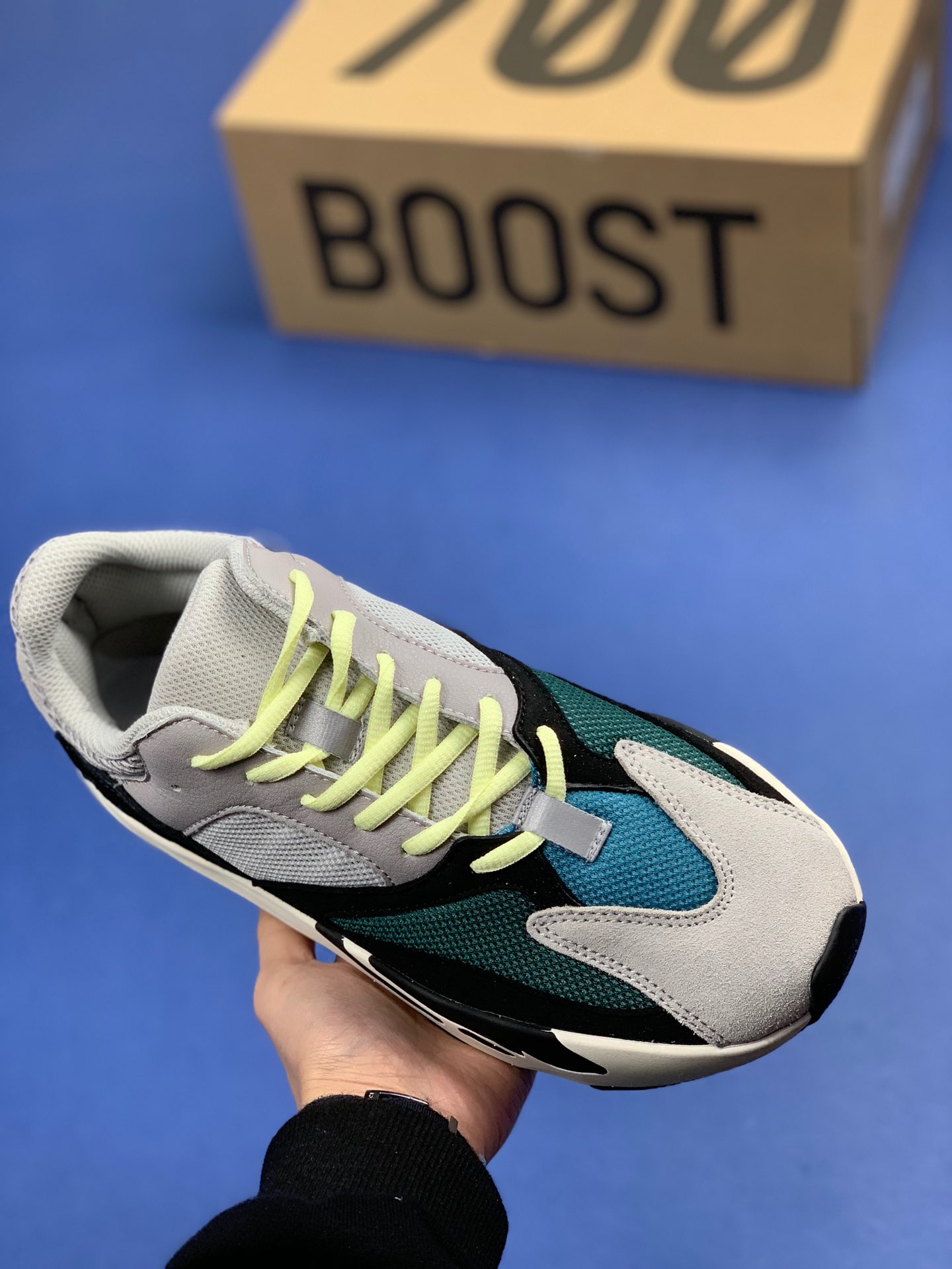 YEEZY BOOST 700 Wave Runner 2023 - NeoLux
