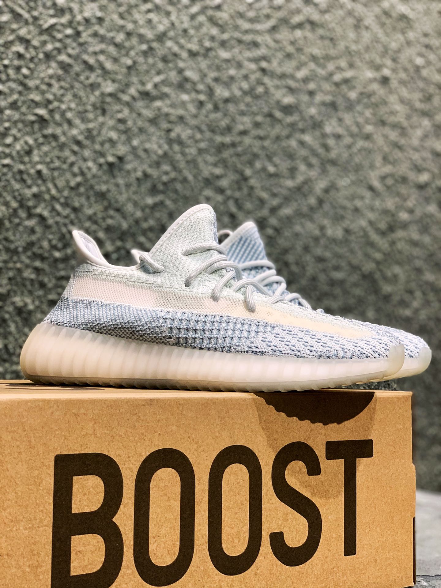 YEEZY BOOST 350 V2 REFLECTIVE Cloud White - NeoLux