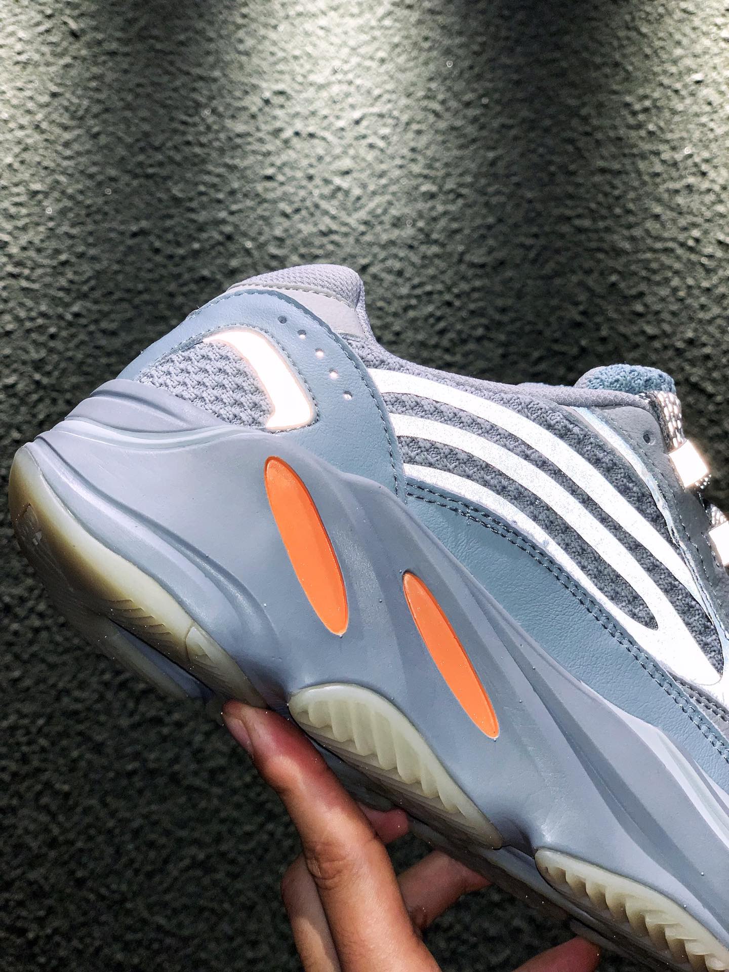 YEEZY BOOST 700 V2 Inertia - NeoLux