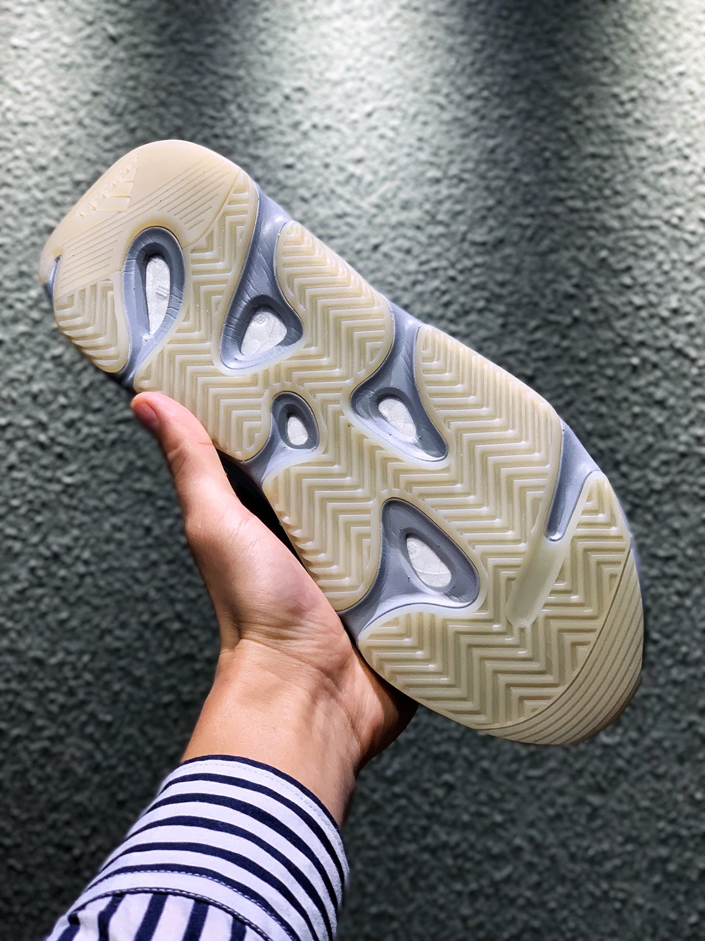 YEEZY BOOST 700 V2 Inertia - NeoLux