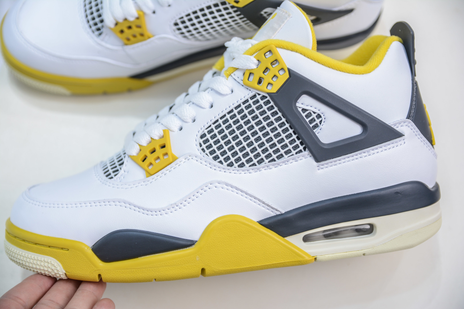 JORDAN 4 Retro 'Vivid Sulfur' - NeoLux