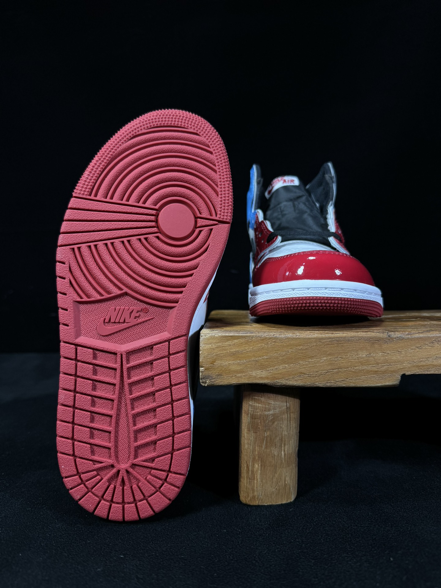 JORDAN 1 RETRO HIGH OG Fearless - NeoLux