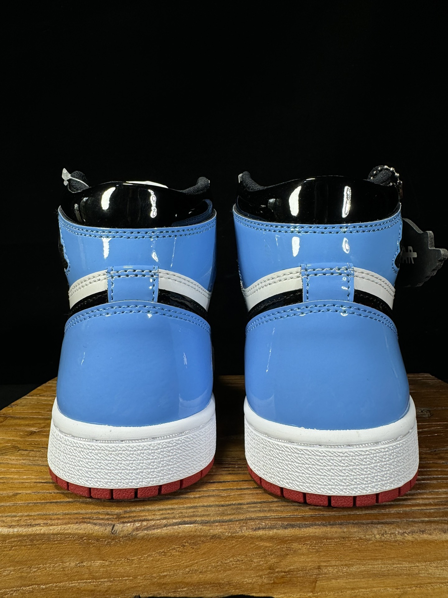 JORDAN 1 RETRO HIGH OG Fearless - NeoLux