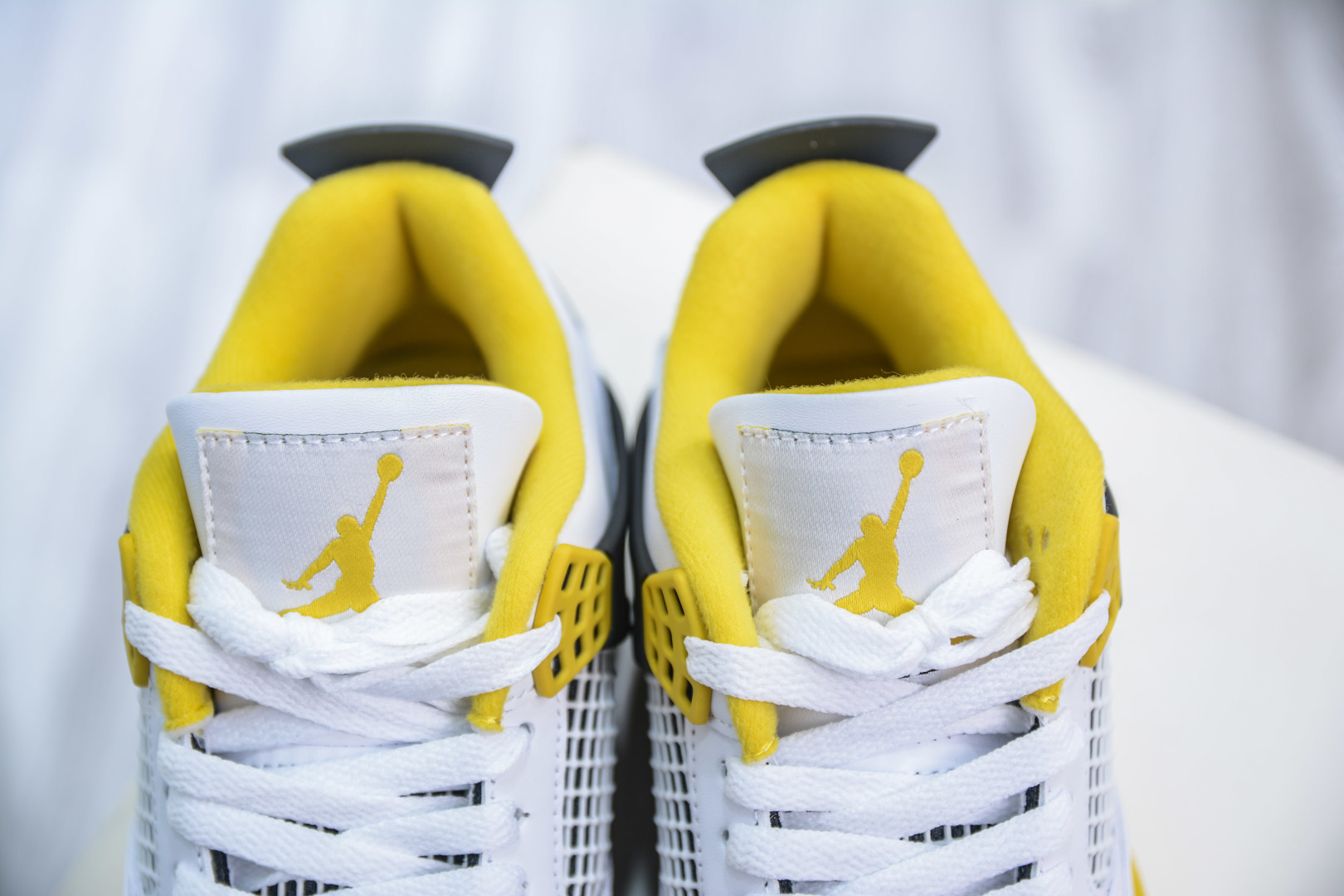 JORDAN 4 Retro 'Vivid Sulfur' - NeoLux