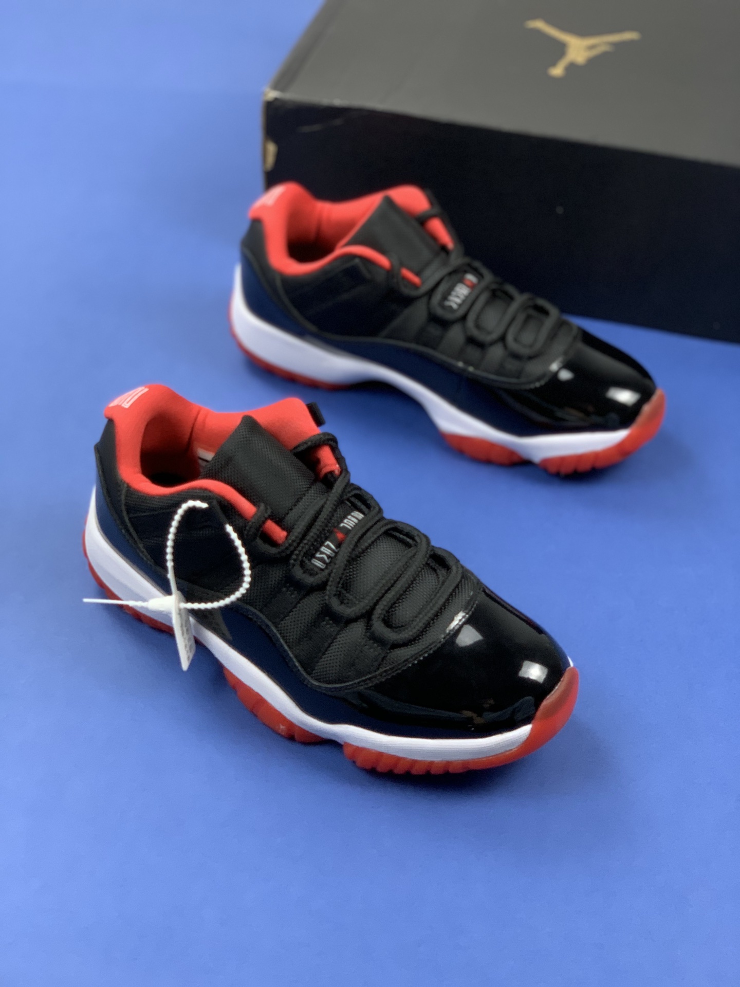 JORDAN 11 RETRO LOW Bred - NeoLux