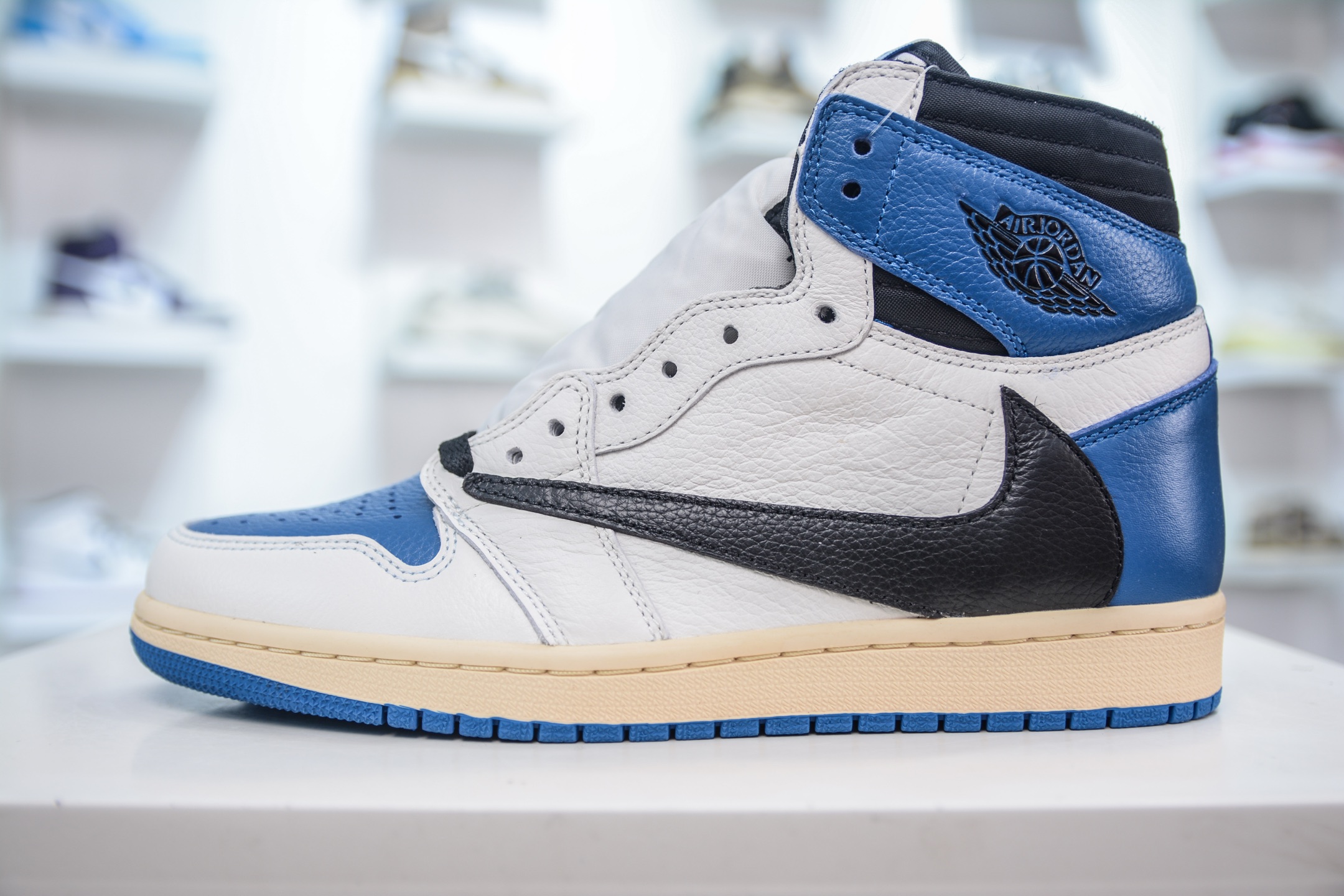 Jordan 1 High OG SP Fragment x Travis Scott - NeoLux