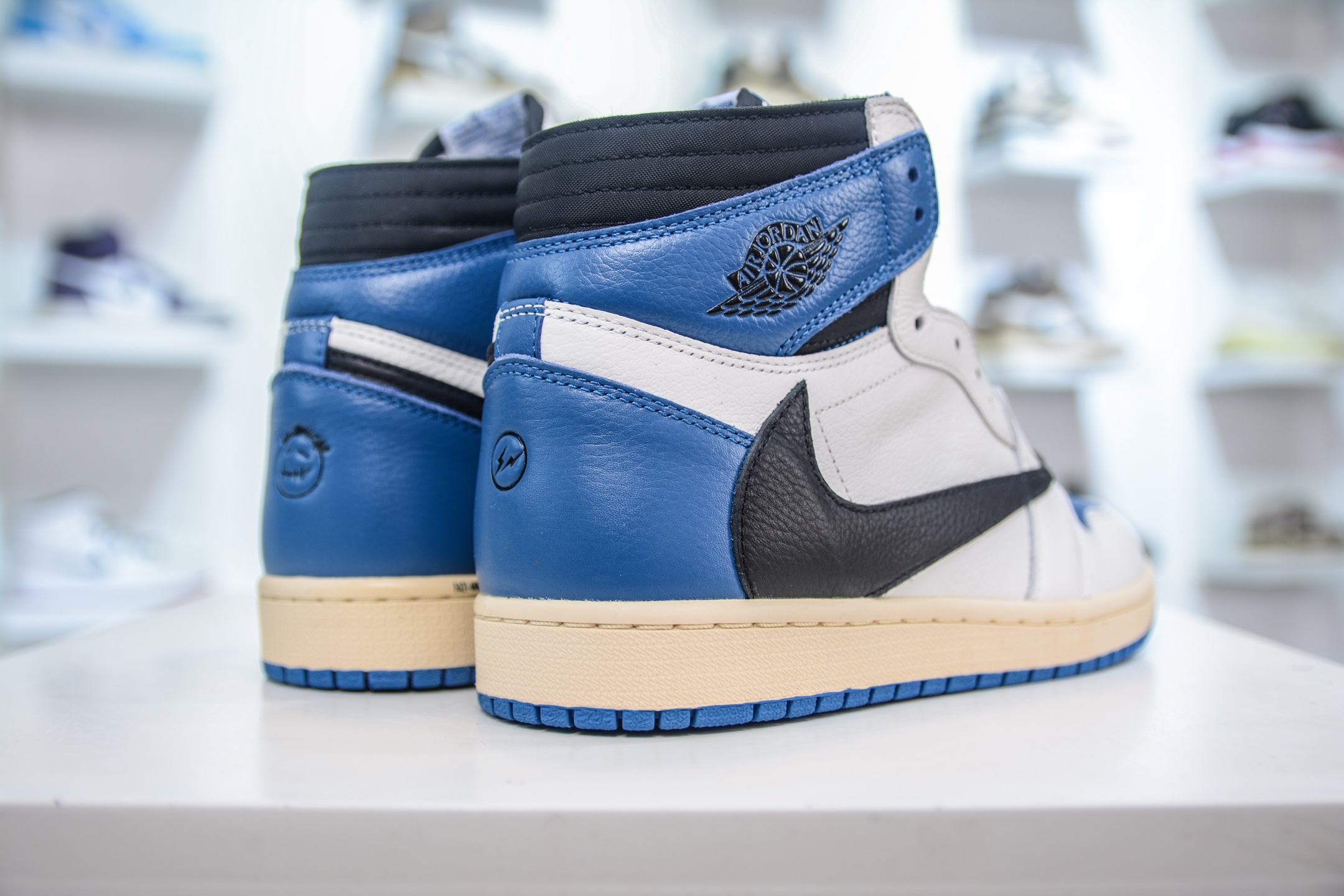 Jordan 1 High OG SP Fragment x Travis Scott - NeoLux