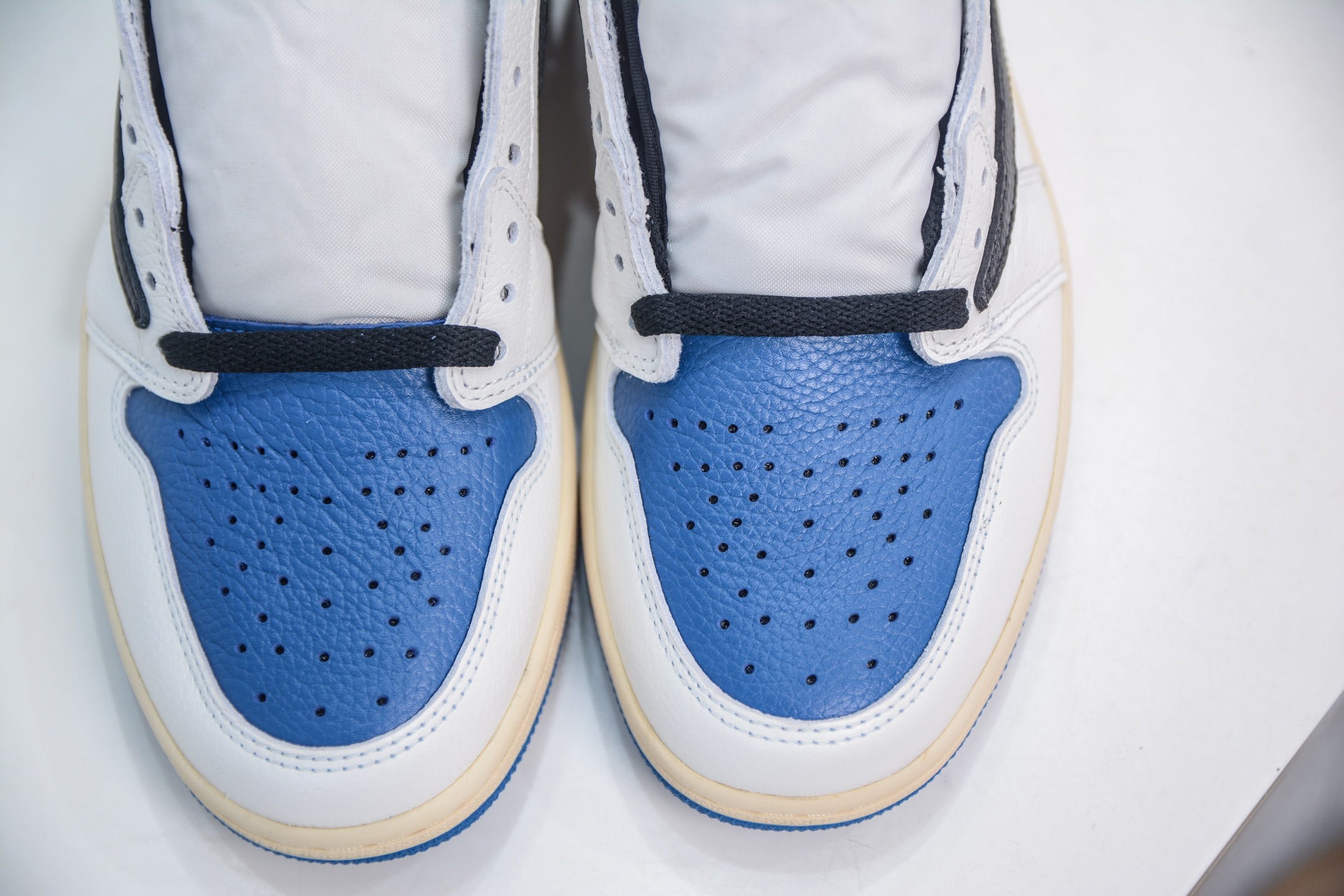 Jordan 1 High OG SP Fragment x Travis Scott - NeoLux