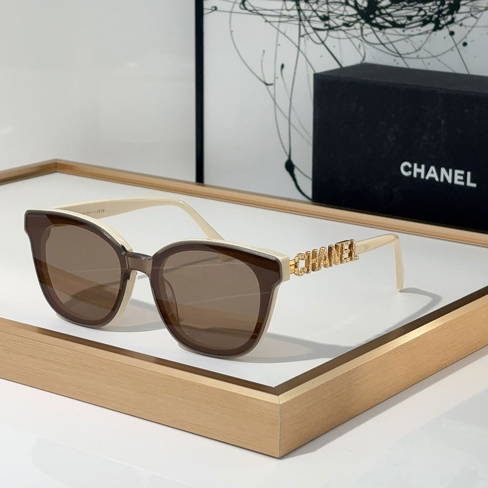 Chanel Mirror leg Hollowed out Logo Sunglasses Top quality (Replica)