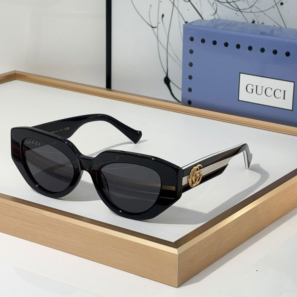 Gucci  The legs are Decorated With the Signature Double G  sunglasses Top quality （Replica）