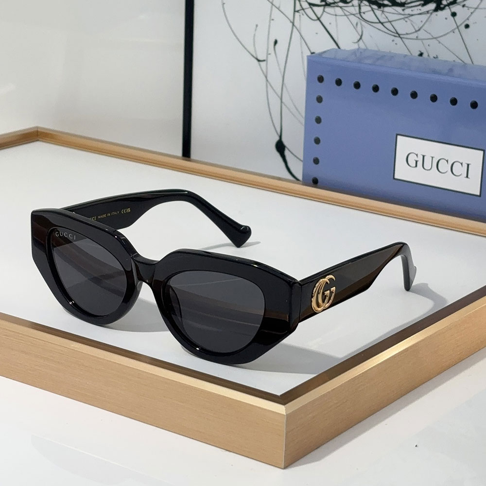 Gucci  The legs are Decorated With the Signature Double G  sunglasses Top quality （Replica）