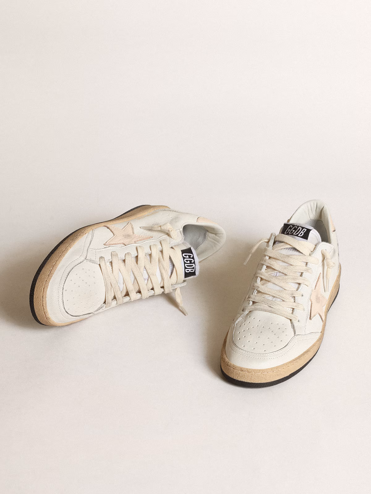 Golden Goose GGDB Ball Star LTD in white nappa with a salmon-pink nappa star