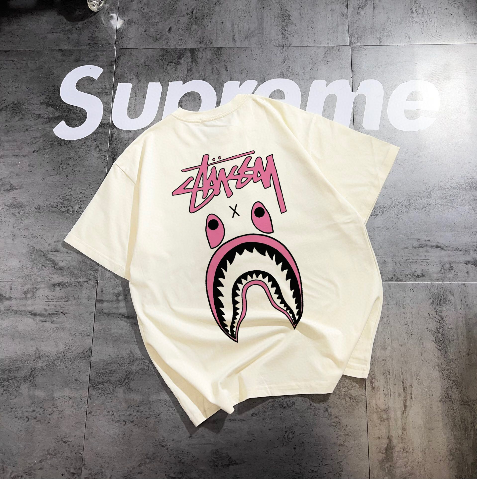 Co-branded Shark's Mouth Letter Print tee 4 colors