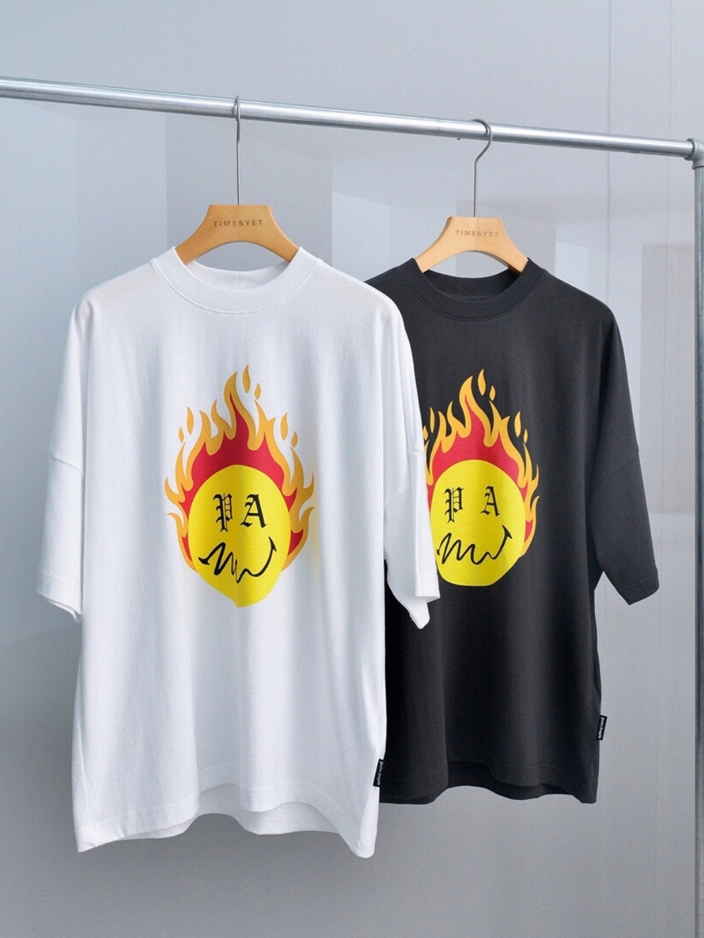 Flame Big Smiley Back Gothic Letter Print Tee 2 colors