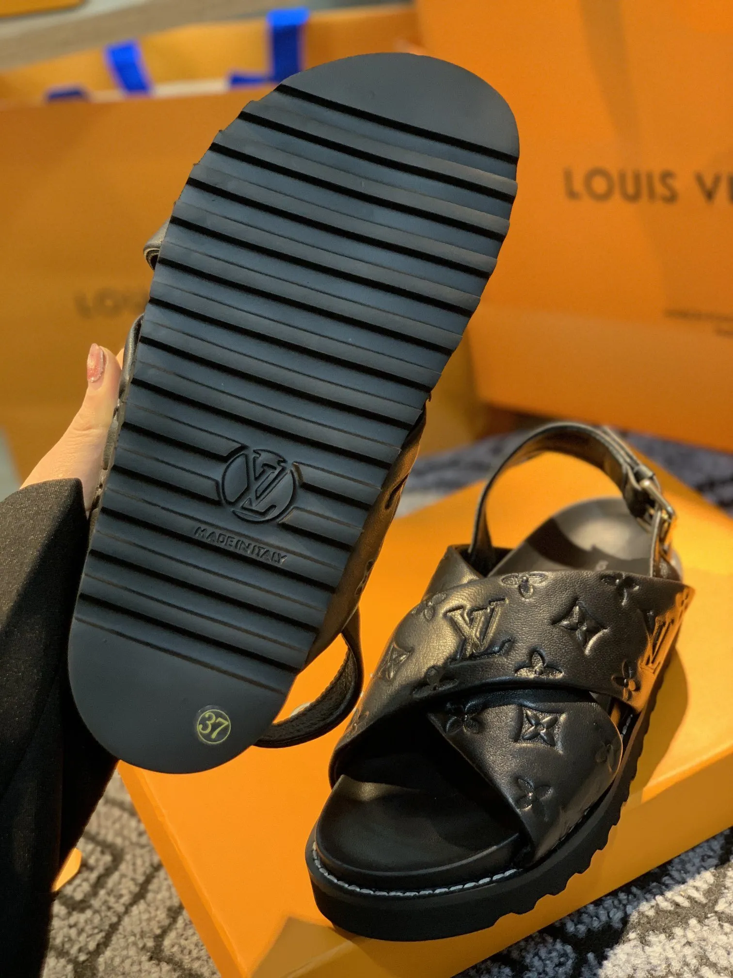 L Paseo Flat Comfort Sandal Black For Women lou 1A9RDO