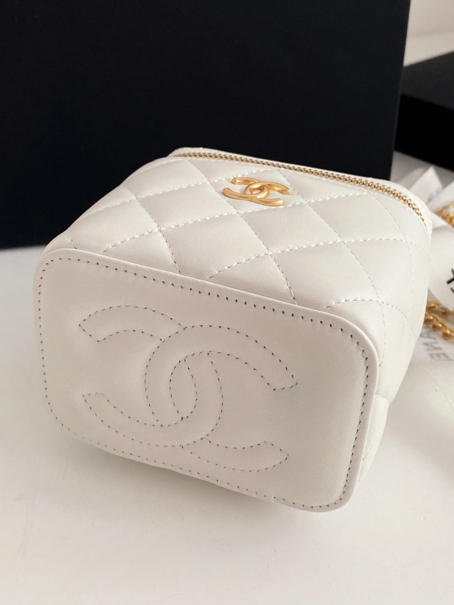 Chanel Small Vanity With Chain White For Women, Women’s Bags 4.3in/11cm