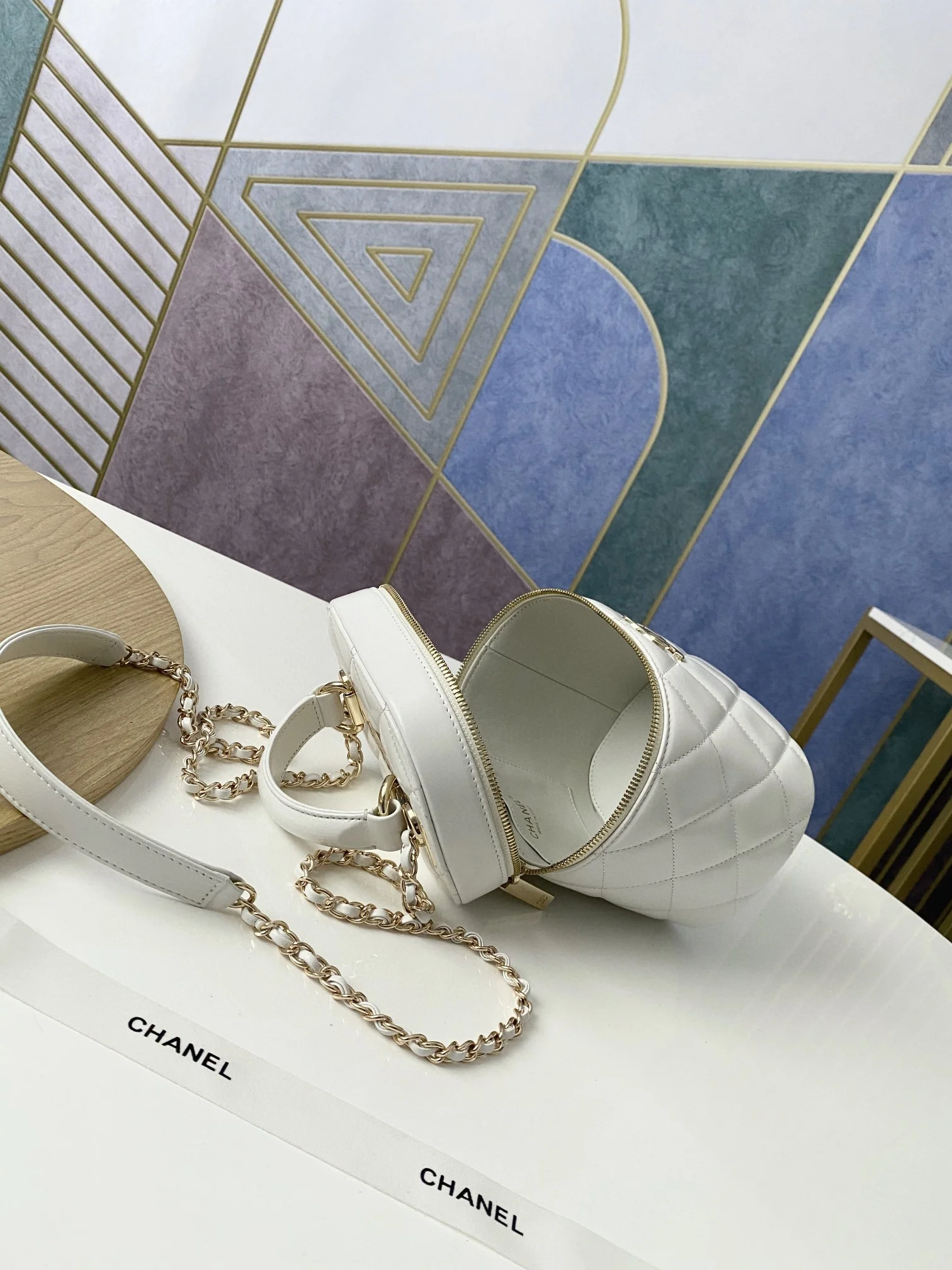 Chanel Vanity Case Gold Hardware White For Women, Women’s Handbags, Shoulder Bags 9.4in/24cm