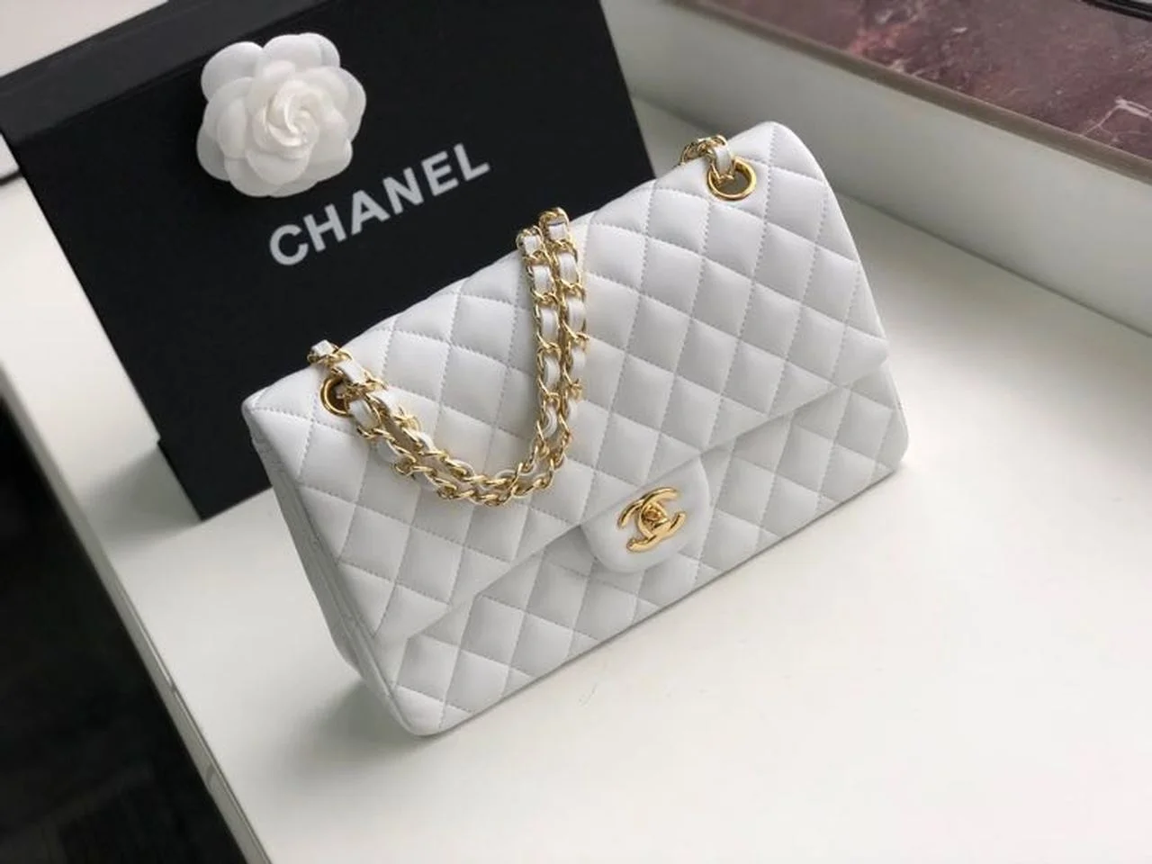 Chanel Classic Handbag Gold Toned Hardware WhiteFor Women, Women’s Bags, Shoulder And Crossbody Bags 10.2in/26cm A01112