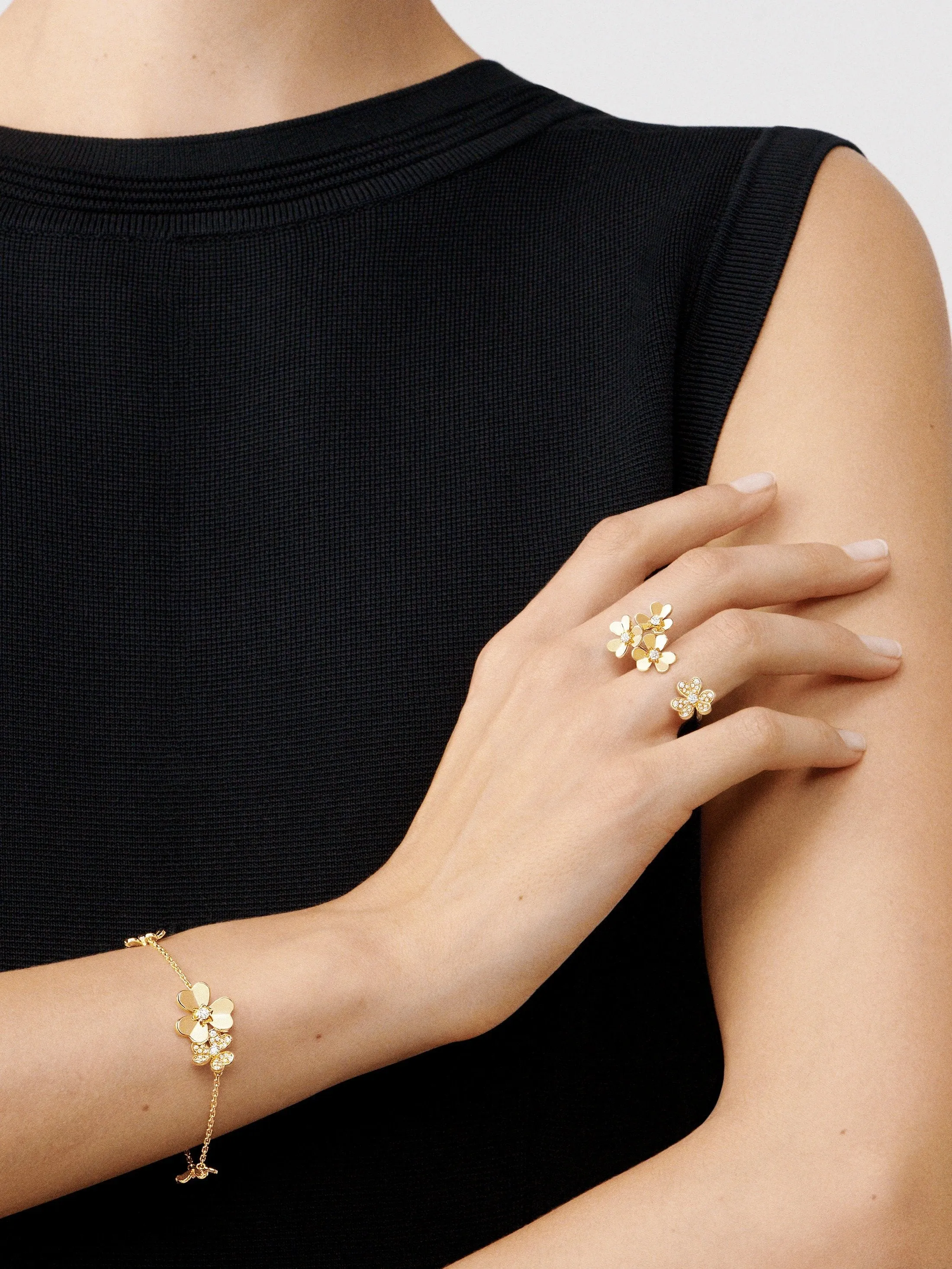 Gold flower ring