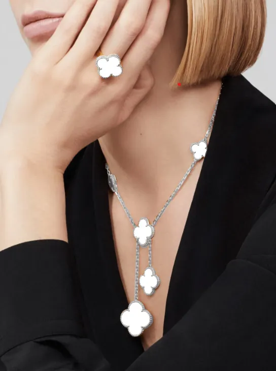 Van Cleef&Arpels Vintage Magic Alhambra necklace