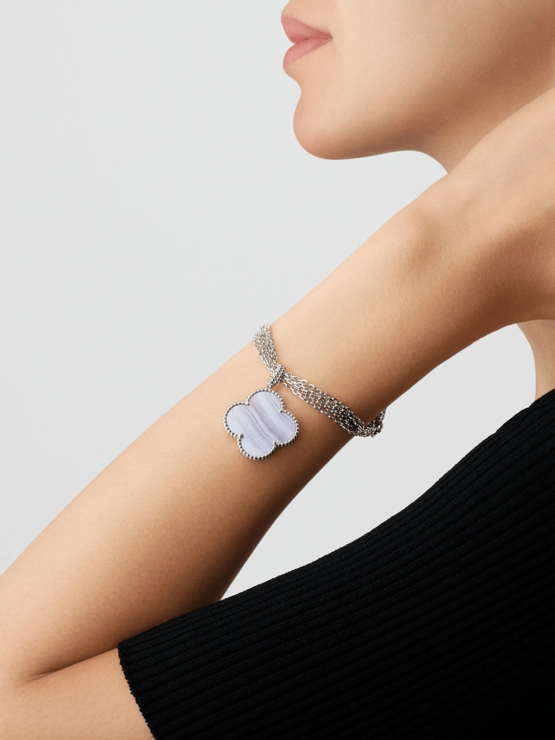 Van Cleef&Arpels Vintage Magic Alhambra long necklace