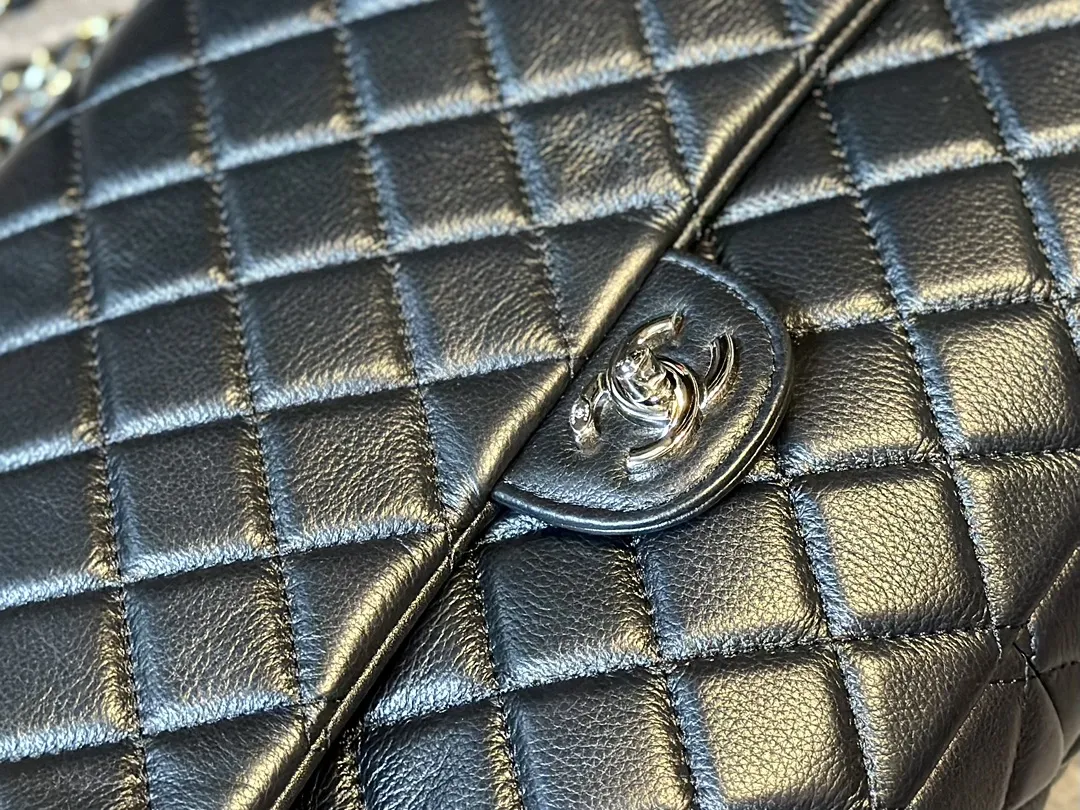 Lambskin Classic Maxi Jumbo Flap Bag