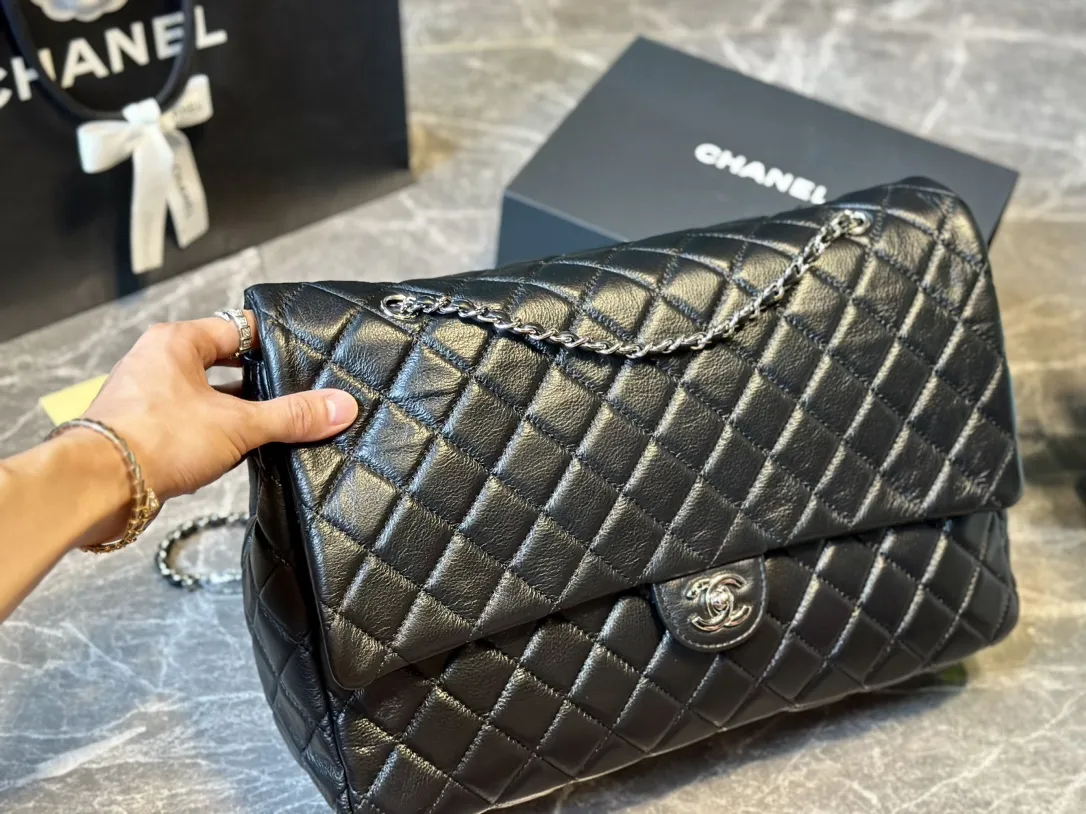 Lambskin Classic Maxi Jumbo Flap Bag