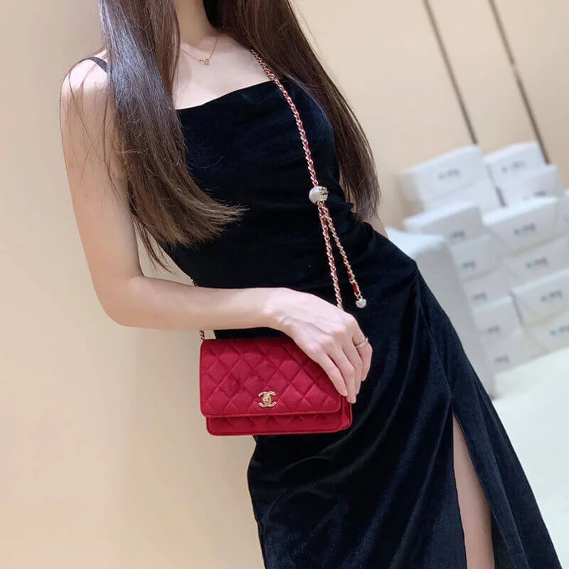 Chanel W-With -Details On Strap Ap1450 In Velvet