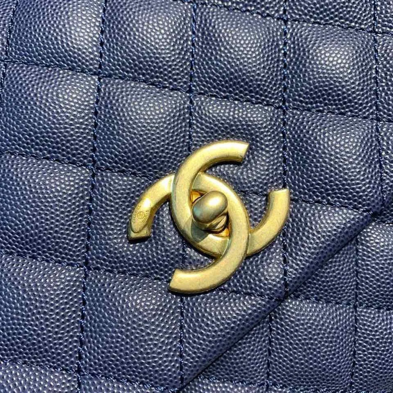 Chanel Large Flap Bag With Top Handle Blue For Women, Women’s Handbags, Shoulder And Crossbody Bags 11in/28cm A92991