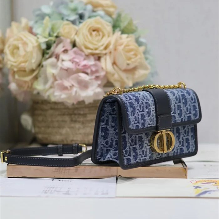 Dior 30 Montaigne East-West Bag with Chain-9334