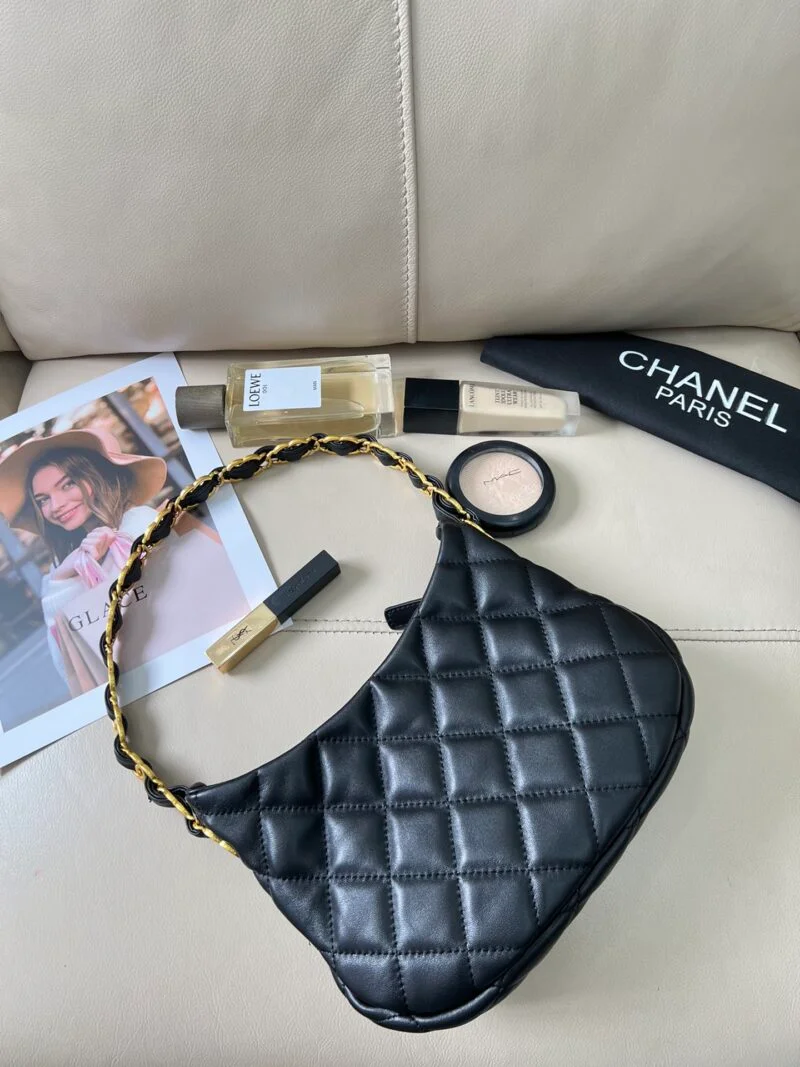 Chanel Hobo HandbagAs3562