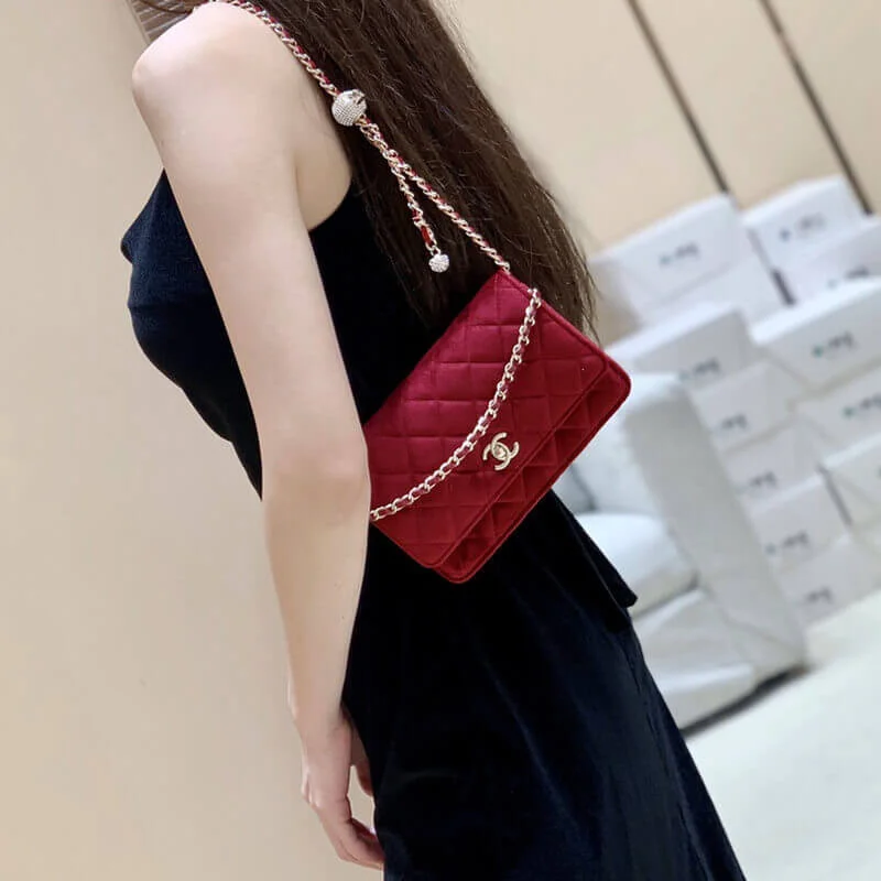 Chanel W-With -Details On Strap Ap1450 In Velvet