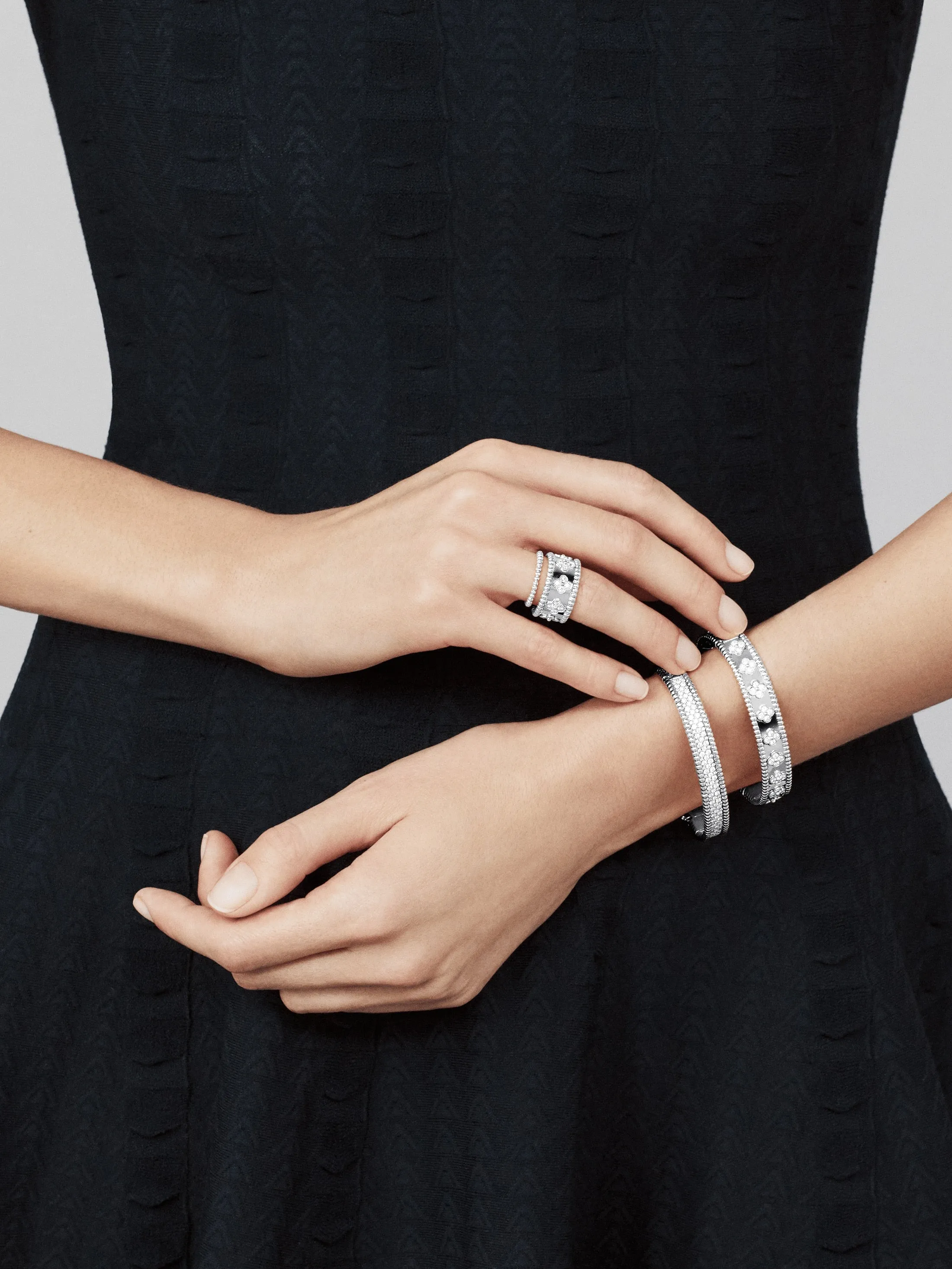 Perlée clovers bracelet, small model White gold, Diamond