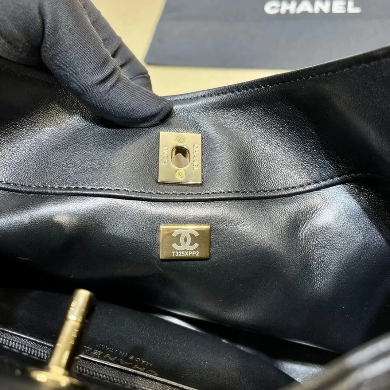 Chanel Hobo Bag In Lambskin As3153 Black