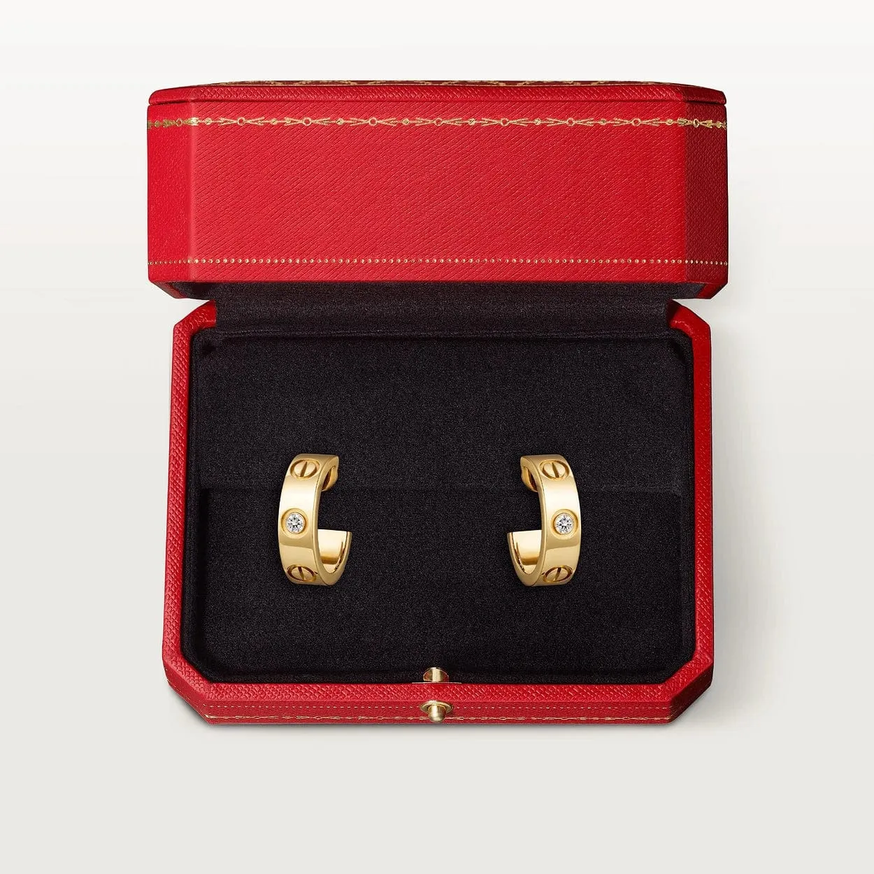 car The London Love Earrings With Diamond